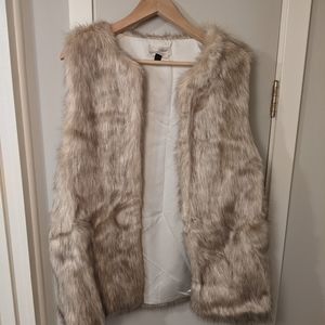 Universal Threads Fur Vest